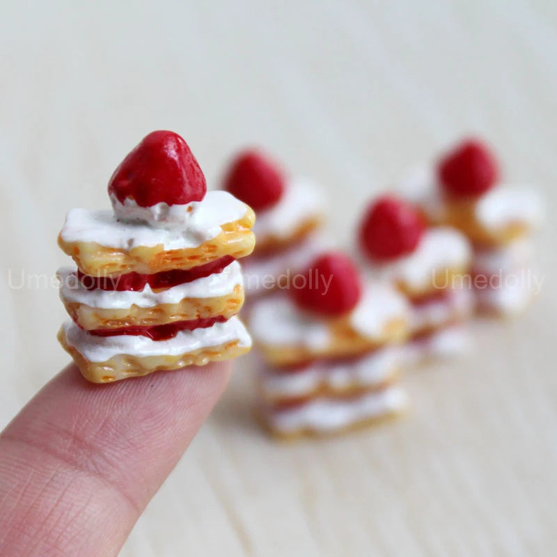 1/6 Scale Miniature Dollhouse Cake Mini Strawberry Mille Feuille Pretend Play Doll Food for BJD Blyth Kitchen Toy Accessory