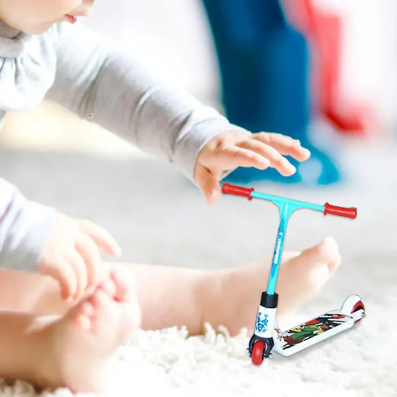 Finger Toy Scooters Multi-Colored Finger Scooter Toys Tiny Trick Scooter For Party Favors Children's Toys Finger Training