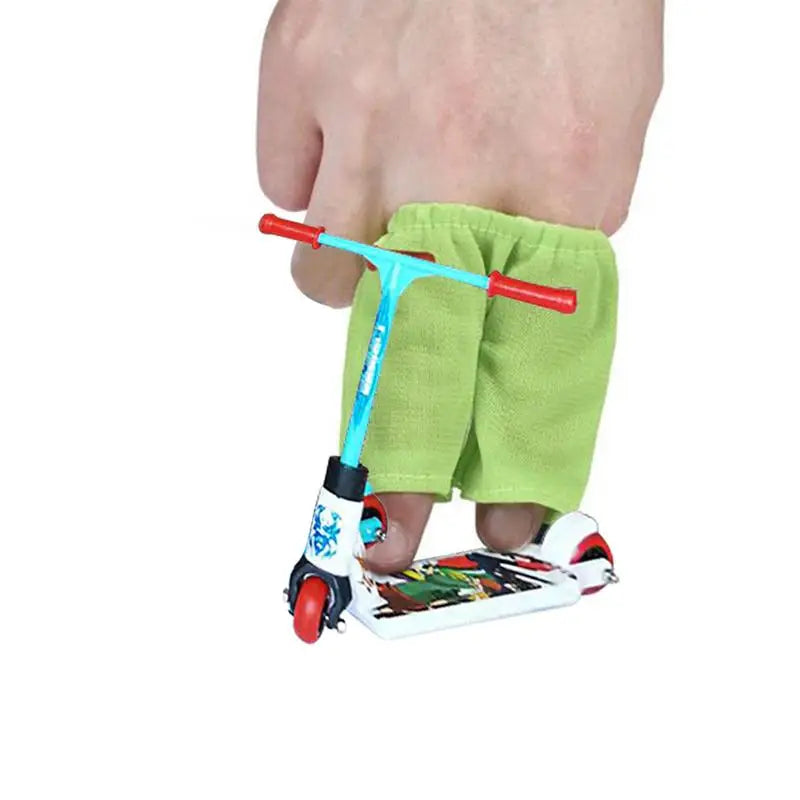 Finger Toy Scooters Multi-Colored Finger Scooter Toys Tiny Trick Scooter For Party Favors Children's Toys Finger Training