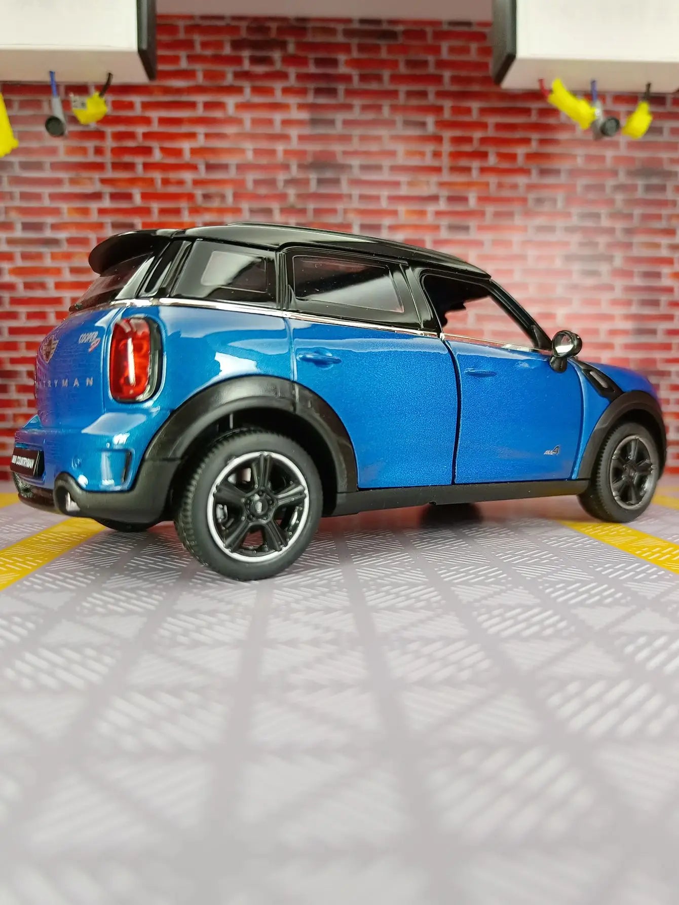 1:24 BMW mini cooper s countryman Simulation static alloy car model metal ornaments adult gifts children's toys